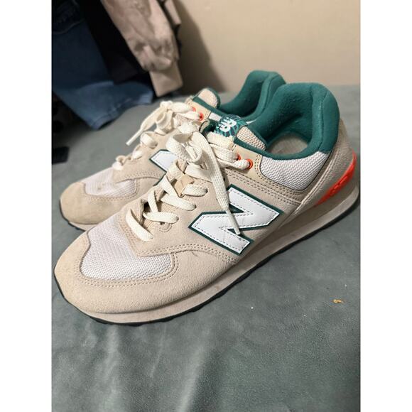 Men’s 8.5 New Balance beige and cream sneakers - Picture 1 of 5